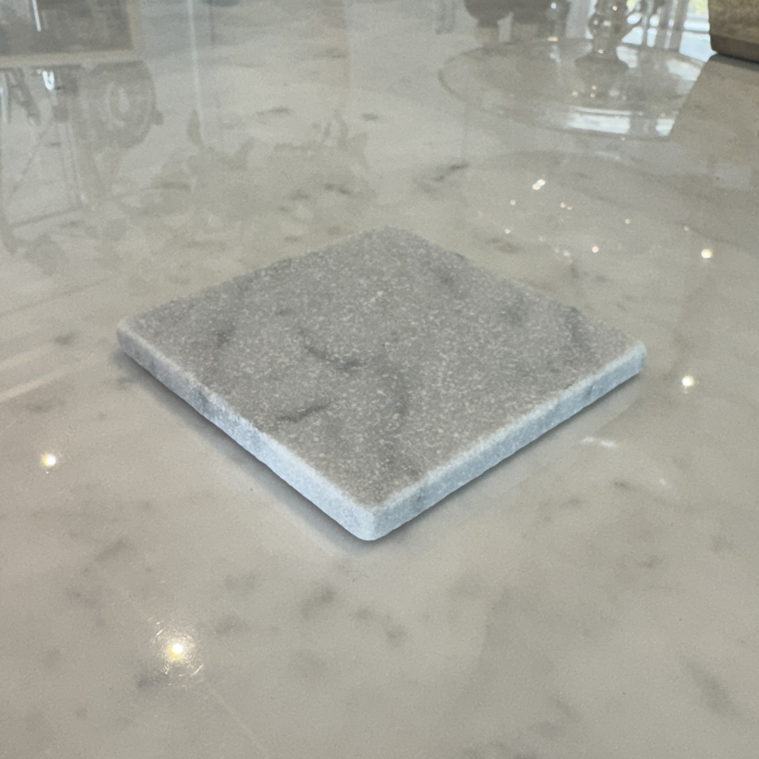 White Studio Marble Stand – Coaster-Style Lamp & Candle Base