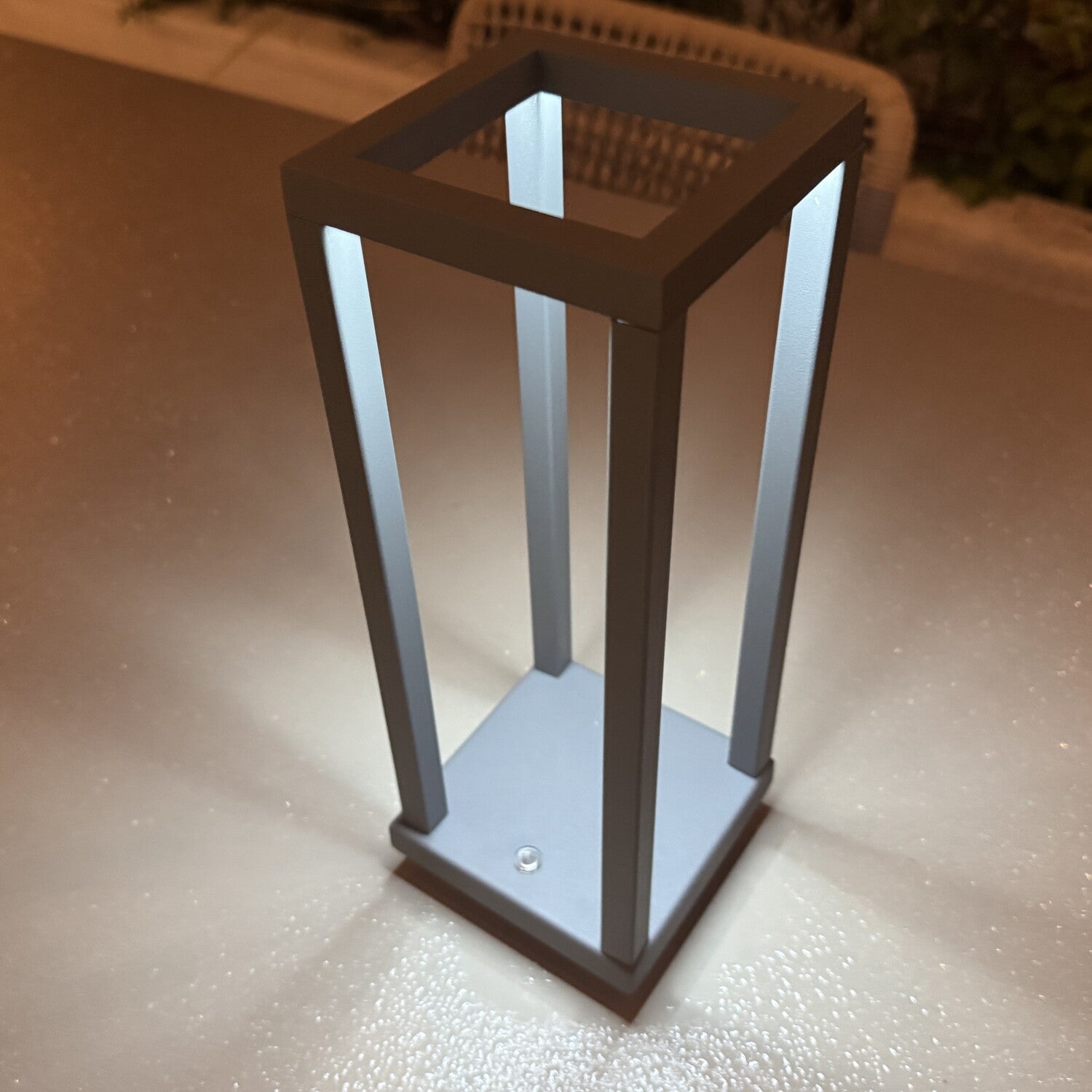 VetraLux™ Outdoor LED Lantern – Matte Rechargeable Table Lamp